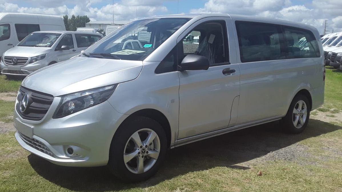 Van executiva Mercedes-Benz vista externa